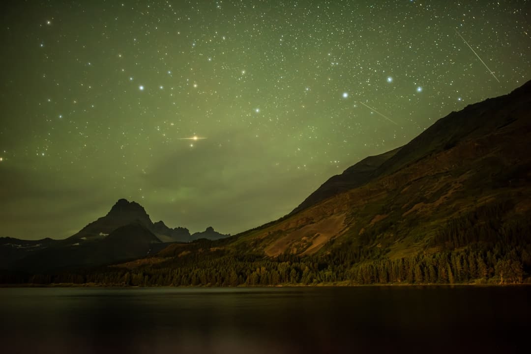 星空相册丨年度最小上弦月现身天宇